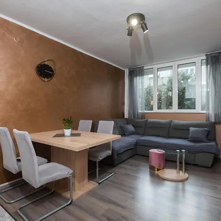 Arancin- Great Location Apartment *
